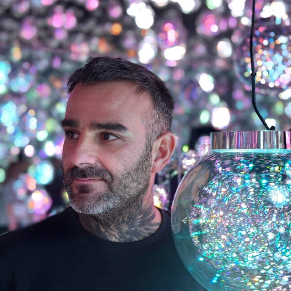 Portrait of Julien Jimenez, founder of HelperRoster